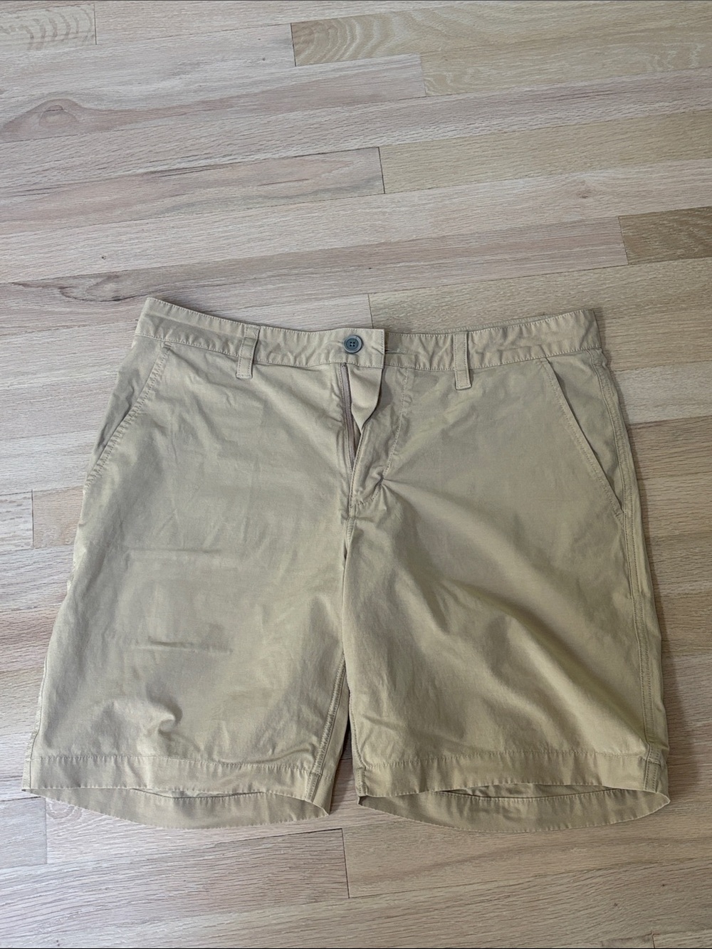 Southern Tide Men's Flat-Front Shorts - Khaki